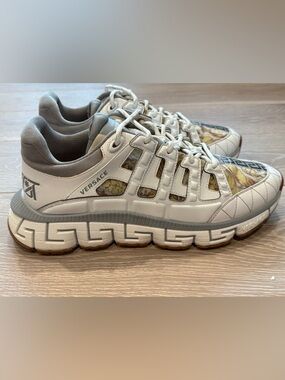 100% Authentic Versace Trigreca white/grey Baracco Print